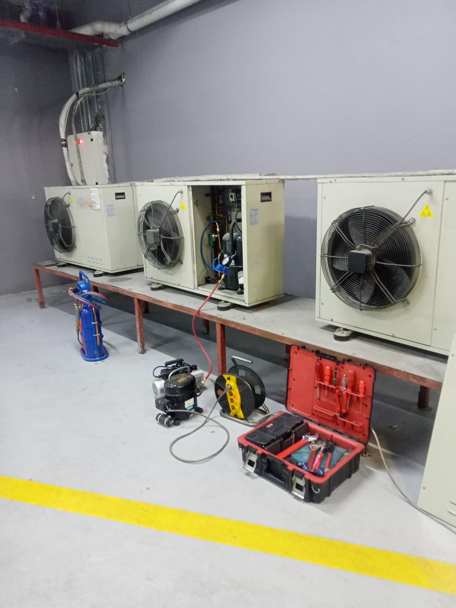 Arnavutköy Endüstriyel Chiller Su Soğutma Firması, Soğuk Hava Deposu Servisi 0212 515 21 76 Teknik Servisi Hizmetleri ,Soğuk Oda Gaz Dolumu Çiller Soğutma Cihazları Uzman Alanda soğutma veya soğutucu ekipmanları olarak Soğuk Hava Bakım Nasıl Yapılır Destek İçin Arayınız Chiller Soğutma Teknik Arıza Hizmetleri Veren Firmamız Size En Yakın Ekiple Hizmetinizde
