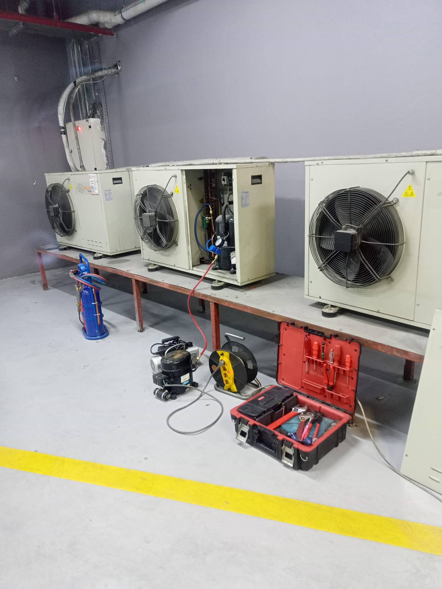 Avcılar Endüstriyel Chiller Su Soğutma Firması, Soğuk Hava Deposu Servisi 0212 515 21 76 Teknik Servisi Hizmetleri ,Soğuk Oda Gaz Dolumu Çiller Soğutma Cihazları Uzman Alanda soğutma veya soğutucu ekipmanları olarak Soğuk Hava Bakım Nasıl Yapılır Destek İçin Arayınız Chiller Soğutma Teknik Arıza Hizmetleri Veren Firmamız Size En Yakın Ekiple Hizmetinizde