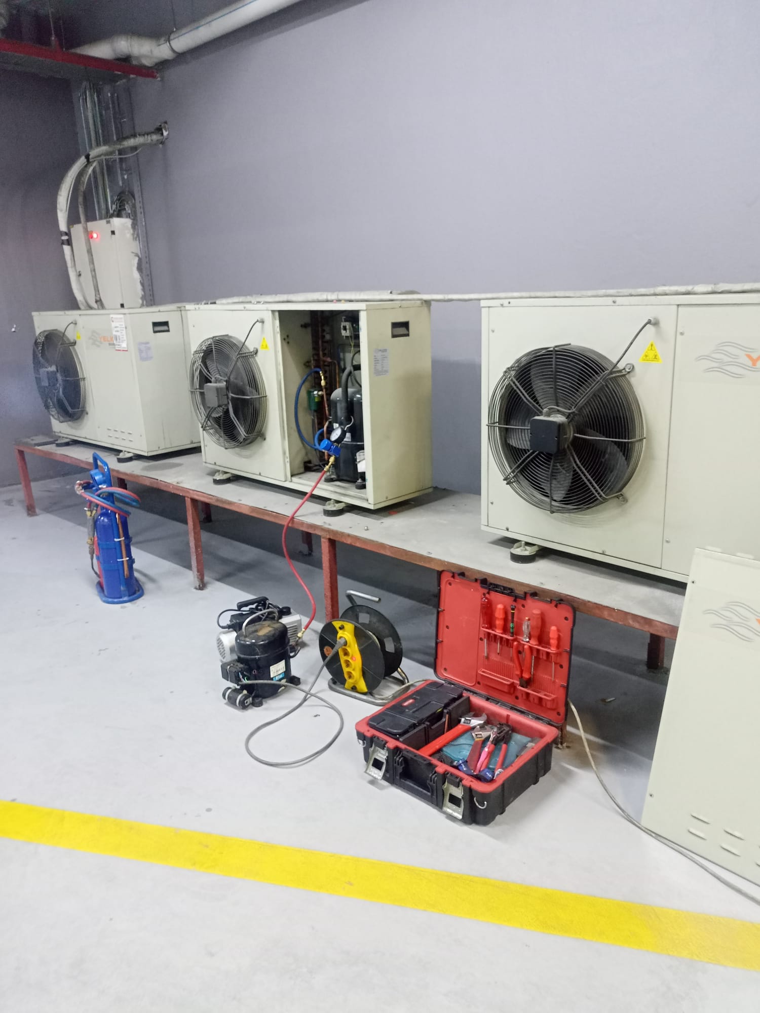 Bağcılar Endüstriyel Chiller Su Soğutma Firması, Soğuk Hava Deposu Servisi 0212 515 21 76 Teknik Servisi Hizmetleri ,Soğuk Oda Gaz Dolumu Çiller Soğutma Cihazları Uzman Alanda soğutma veya soğutucu ekipmanları olarak Soğuk Hava Bakım Nasıl Yapılır Destek İçin Arayınız Chiller Soğutma Teknik Arıza Hizmetleri Veren Firmamız Size En Yakın Ekiple Hizmetinizde