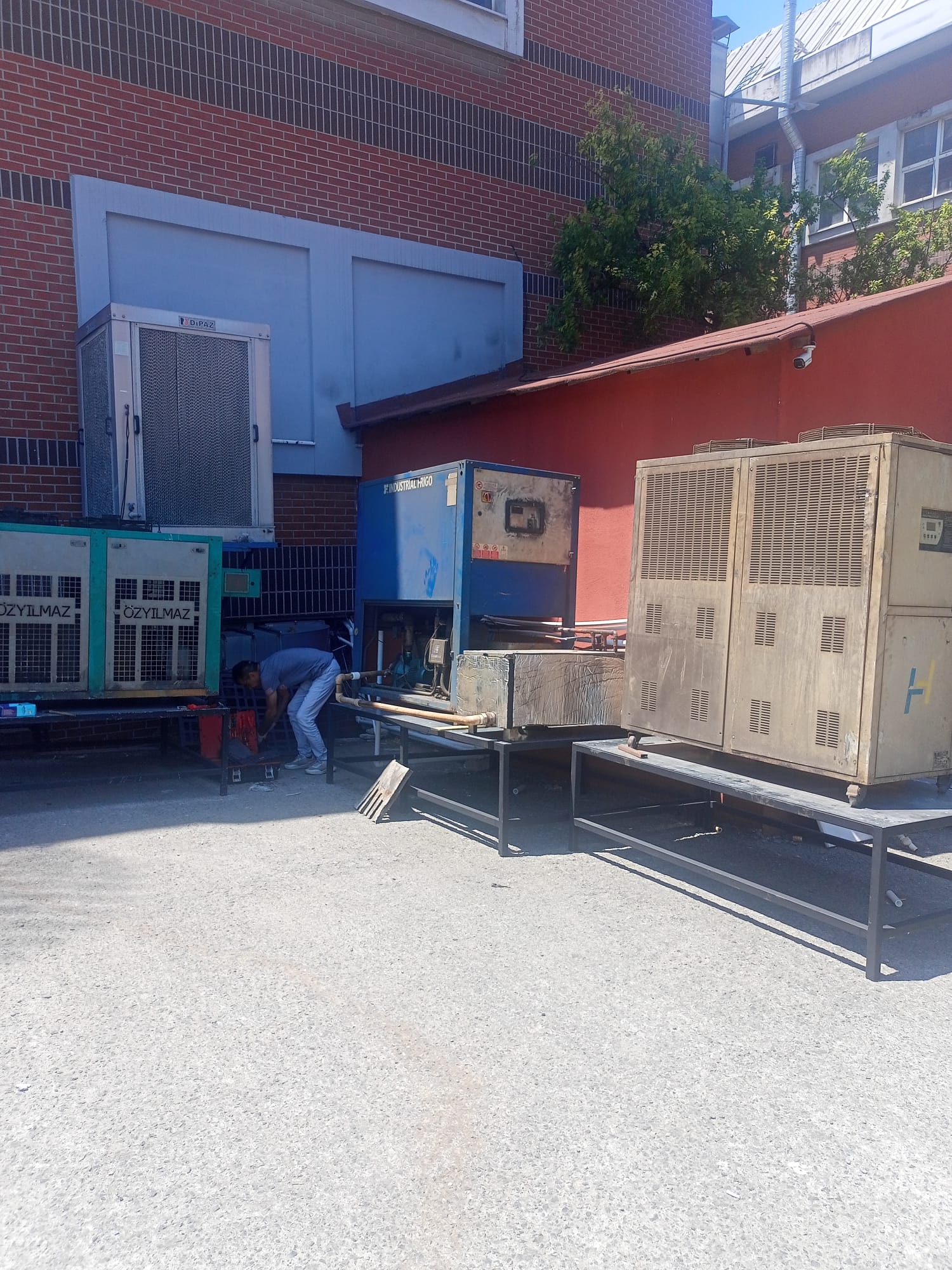 Endüstriyel Chiller Su Soğutma Firması, Soğuk Hava Deposu Firması 0212 515 21 76 Teknik Servis Hizmetleri ,Soğuk Oda Gaz Dolumu Bakımları Çiller Soğutma Cihazları Tamircisi,,Endüstriyel alanda soğutma veya soğutucu ekipmanları olarak Soğuk Hava Bakım Nasıl Yapılır Destek İçin Arayınız Chiller Soğutma Teknik Arıza Hizmetleri Veren Firmamız Size En Yakın Ekiple Hizmetinizde