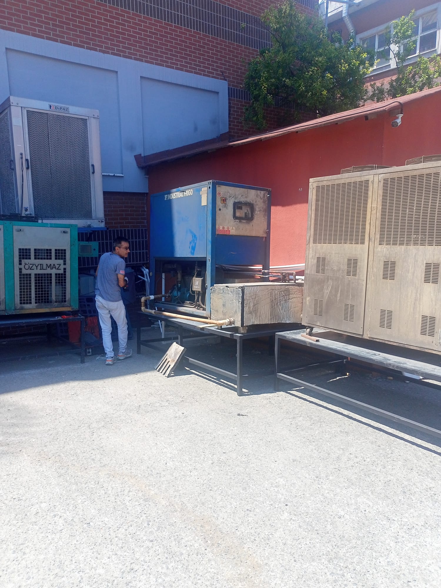Endüstriyel Chiller Su Soğutma Kurumsal Firması, Soğuk Hava Deposu Firması 0212 515 21 76 Teknik Servis Hizmetleri ,Soğuk Oda Gaz Dolumu Bakımları Çiller Soğutma Cihazları Tamircisi,,Endüstriyel alanda soğutma veya soğutucu ekipmanları olarak Soğuk Hava Bakım Nasıl Yapılır Destek İçin Arayınız Chiller Soğutma Teknik Arıza Hizmetleri Veren Firmamız Size En Yakın Ekiple Hizmetinizde